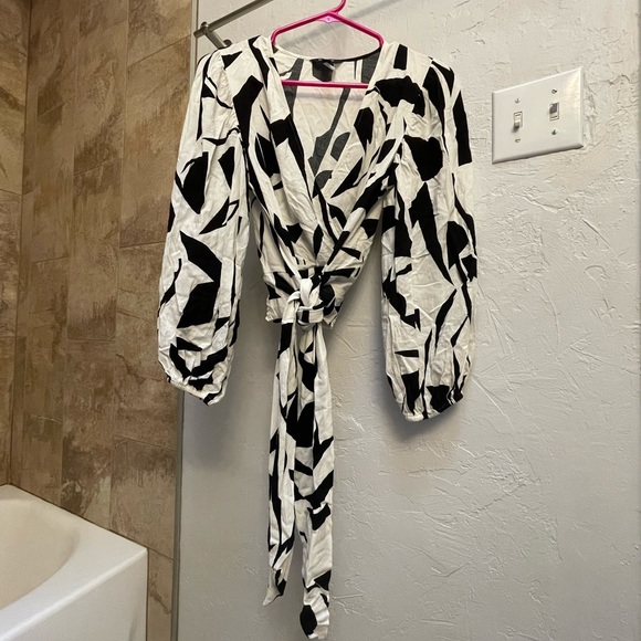 Express Wrap Front Balloon Sleeve Tie Top - Picture 2 of 6